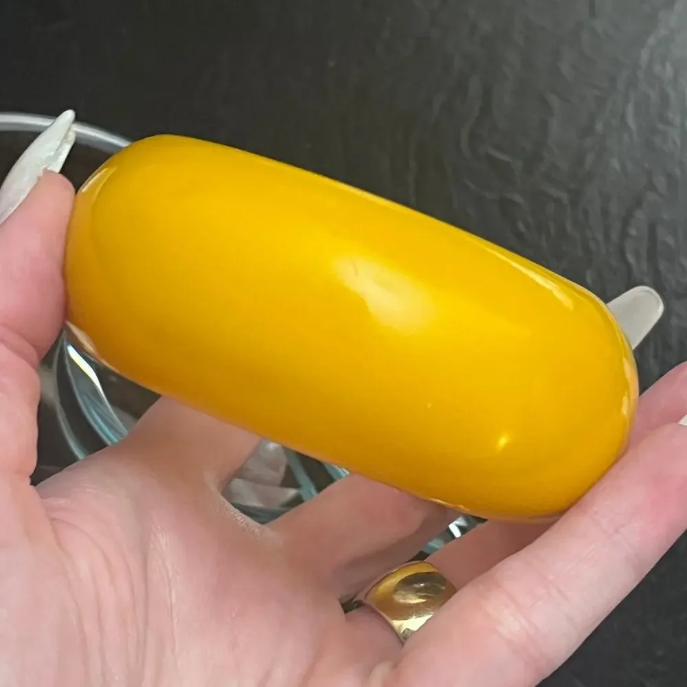 Vintage chunky butterscotch yellow genuine Bakelite bangle bracelet